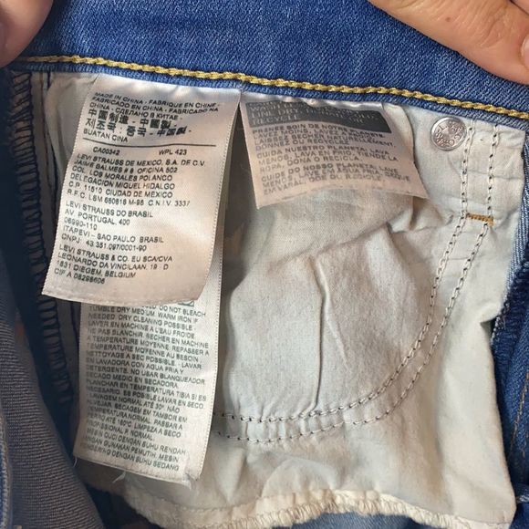 📚Levi’s 721 High Rise Skinny Women’s Jeans Ripped Knee - Picture 9 of 10